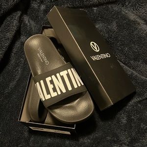 **Authentic Mario Valentino Black Size 8 Women’s Spa Slides like New**